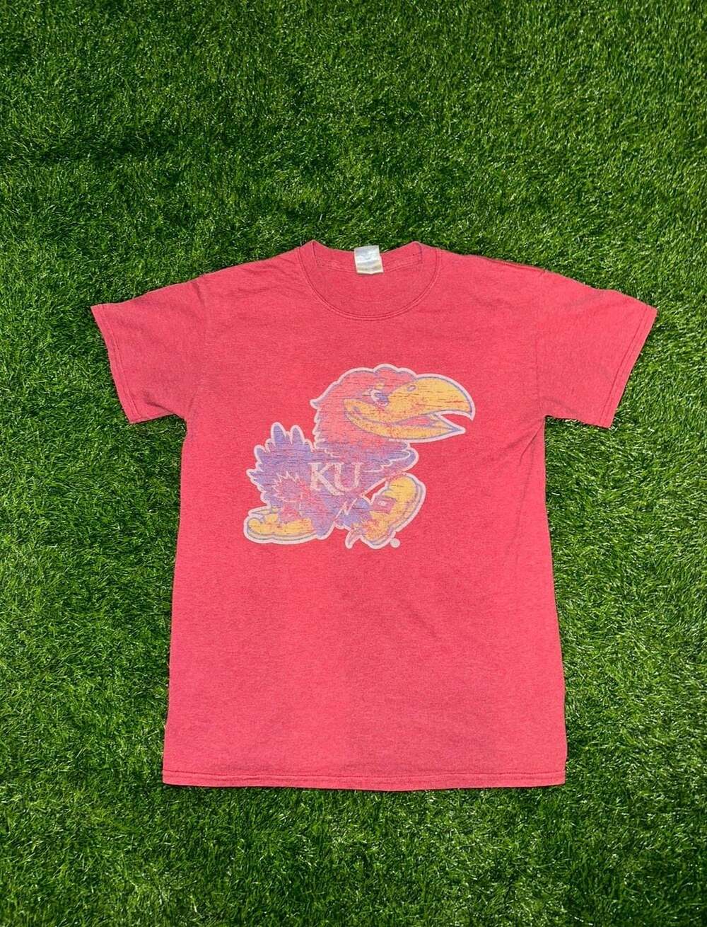 Gildan Heavy Cotton Kansas Jayhawks Vintage Style Red T-Shirt Size Small